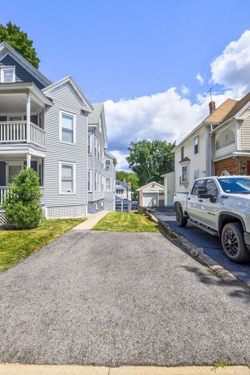 12 Richmond Ave Worcester — Photo 4 of 33