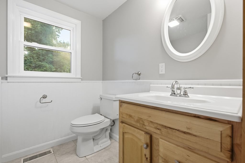 203 Hobart St, Braintree, MA 02184 photo 4