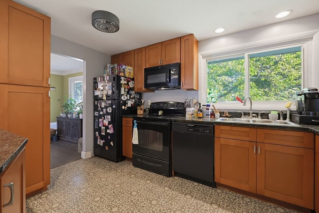 36 Stella Rd Bellingham — Photo 13 of 27