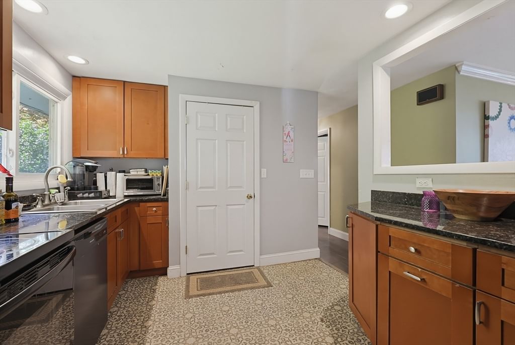 36 Stella Rd Bellingham — Photo 15 of 27
