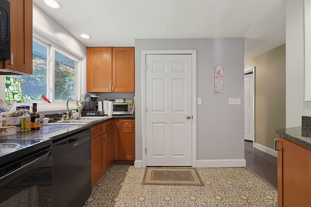 36 Stella Rd Bellingham — Photo 16 of 27