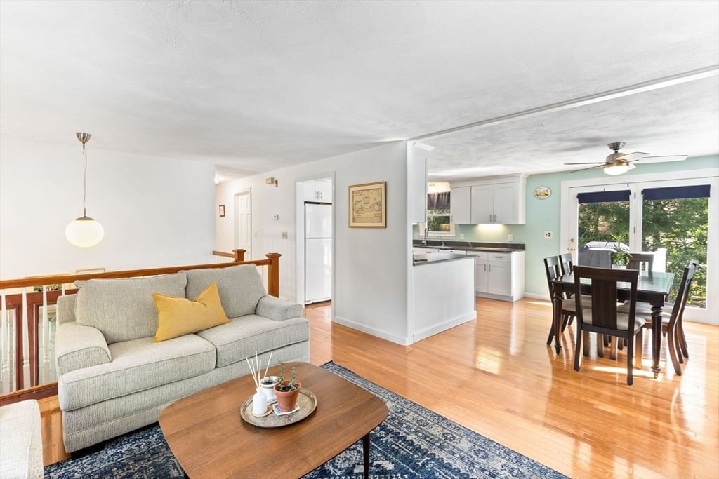8 Green St, Billerica, MA 01821 photo 3