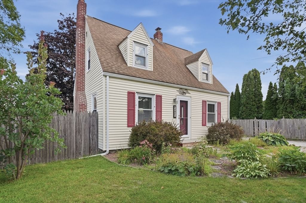 490 Main Street Oxford — Photo 2 of 32