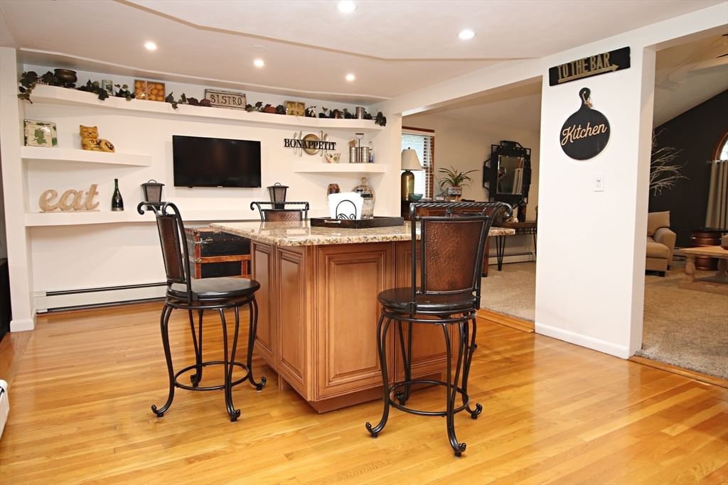 1 Biscayne Ave. Saugus — Photo 6 of 42