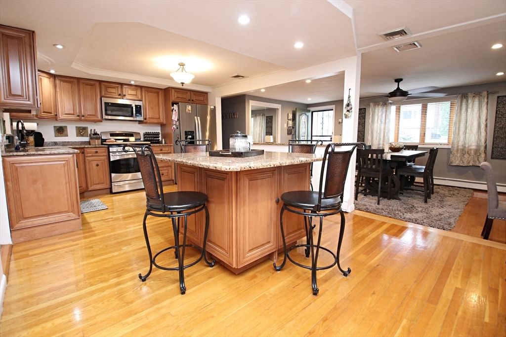 1 Biscayne Ave. Saugus — Photo 7 of 42