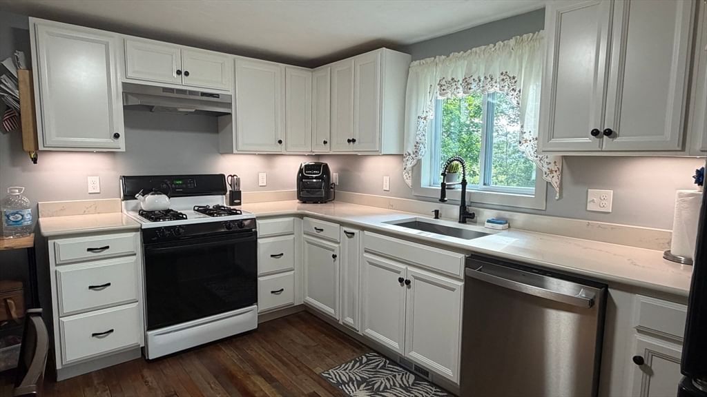 142 W Main St, Spencer, MA 01562 photo 2