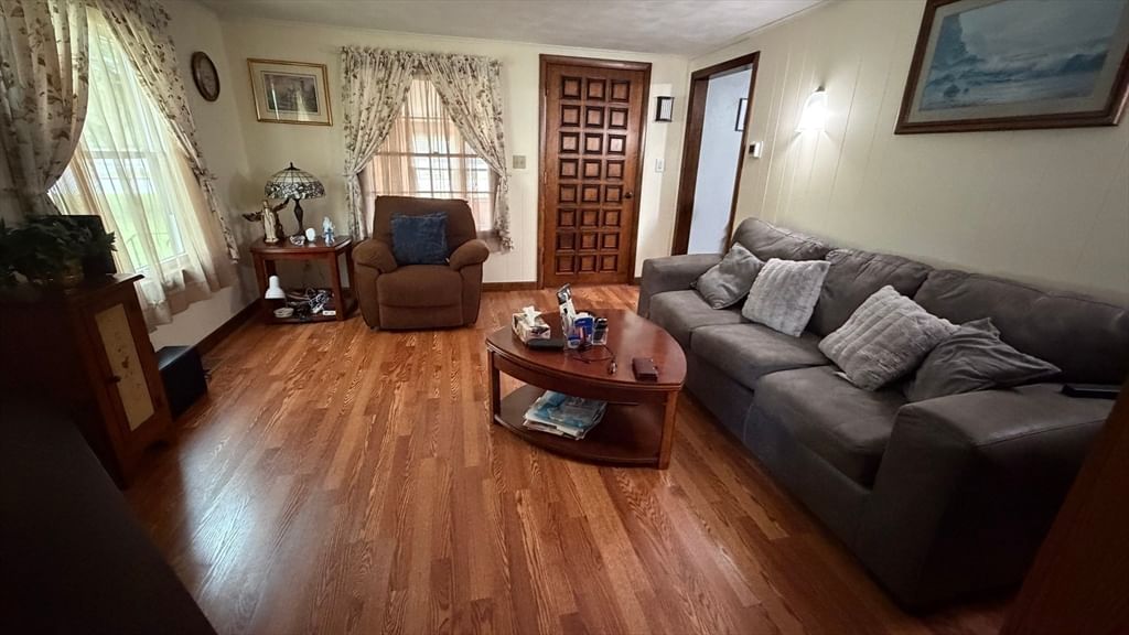 142 W Main St, Spencer, MA 01562 photo 3
