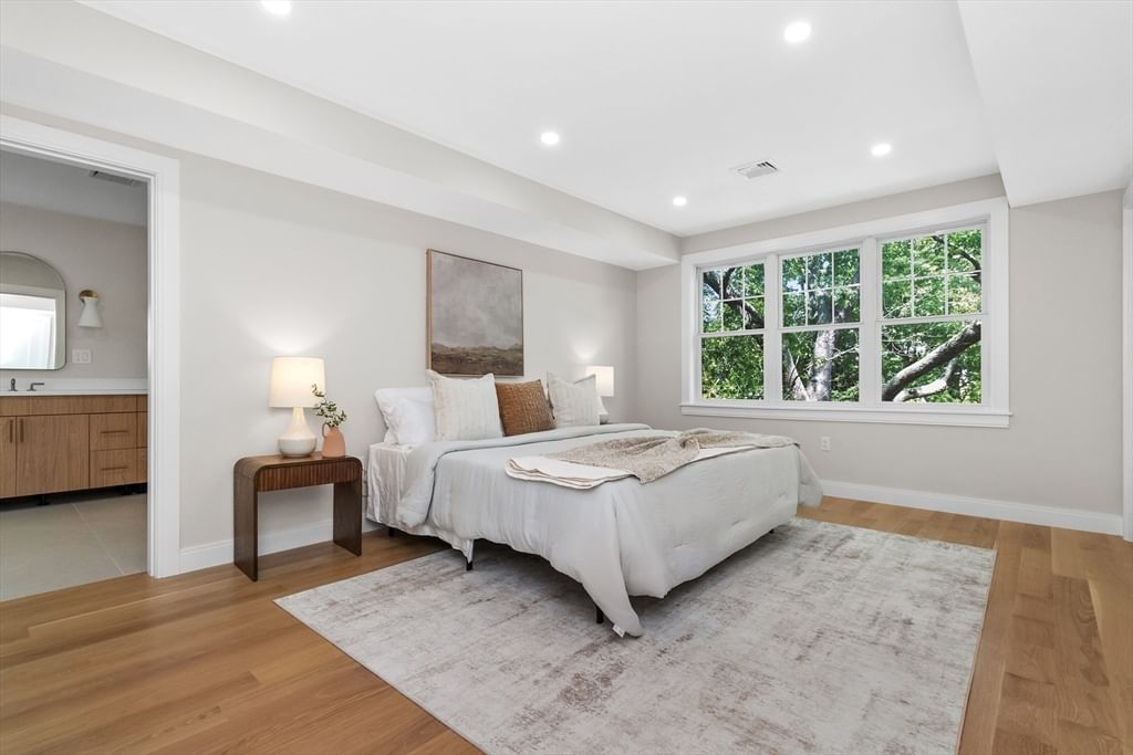 315 Crafts St Newton — Photo 15 of 33