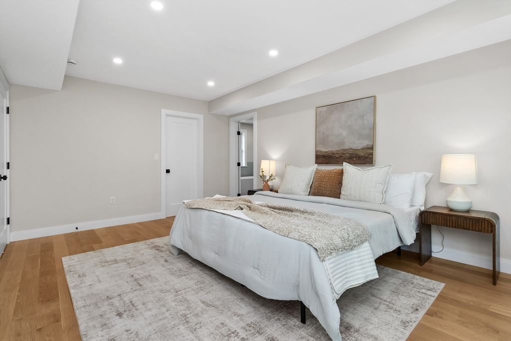 315 Crafts St Newton — Photo 16 of 33