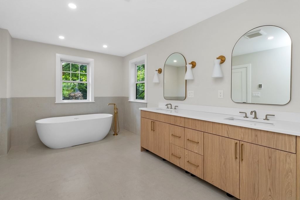 315 Crafts St Newton — Photo 17 of 33