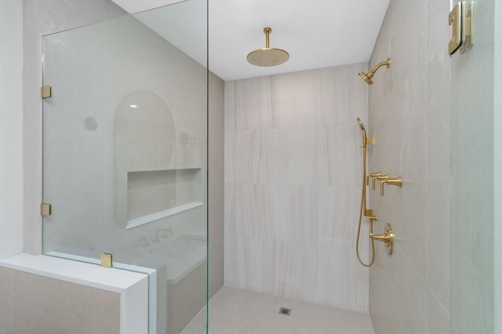 315 Crafts St Newton — Photo 18 of 33