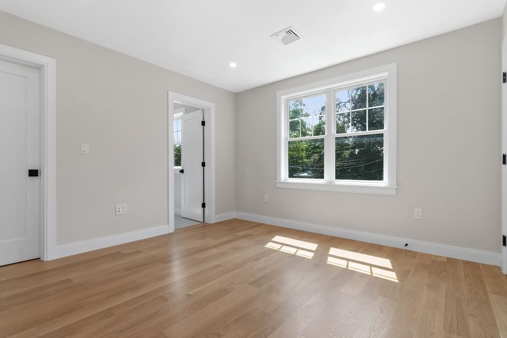315 Crafts St Newton — Photo 19 of 33