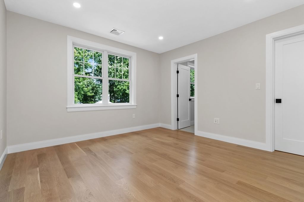 315 Crafts St Newton — Photo 21 of 33