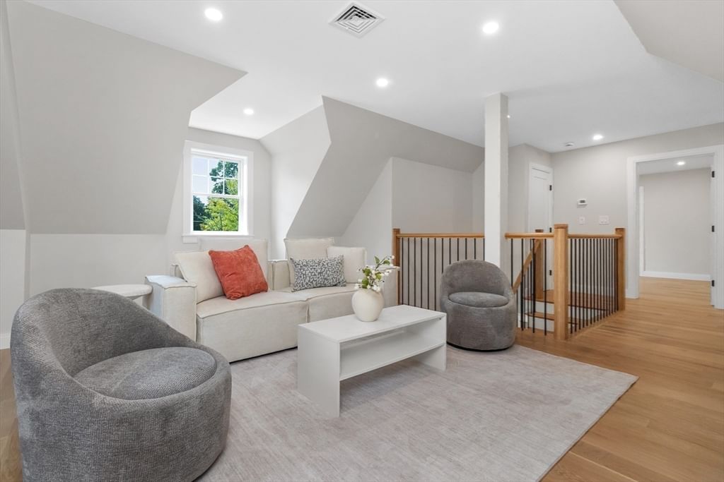 315 Crafts St Newton — Photo 23 of 33