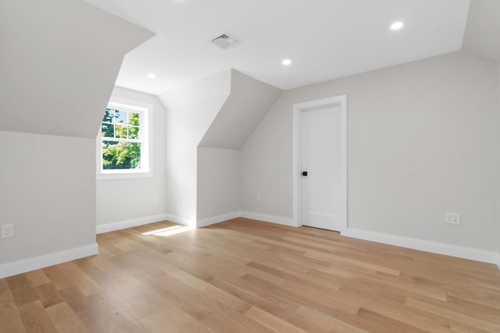 315 Crafts St Newton — Photo 25 of 33