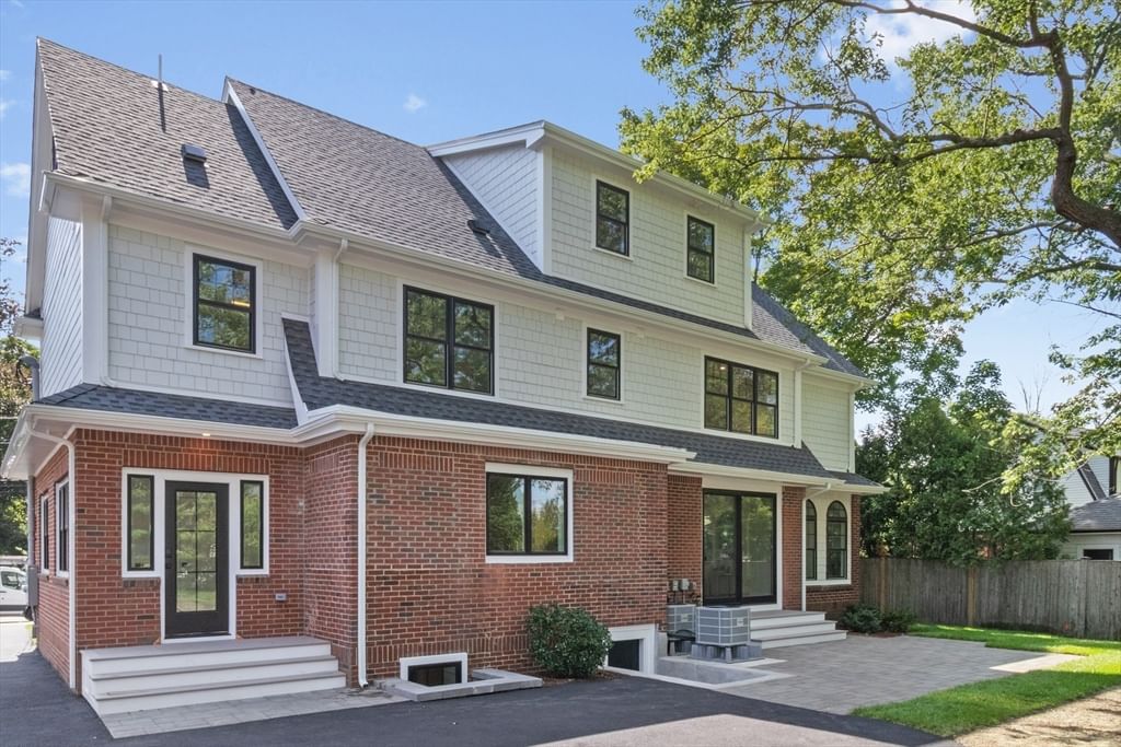 315 Crafts St Newton — Photo 31 of 33