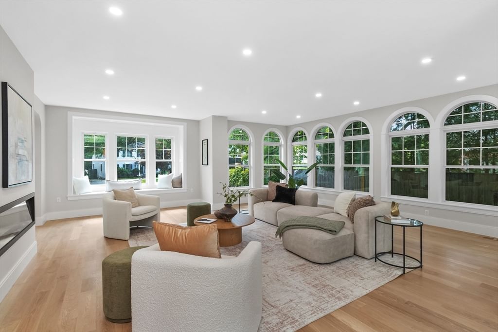 315 Crafts St Newton — Photo 4 of 33