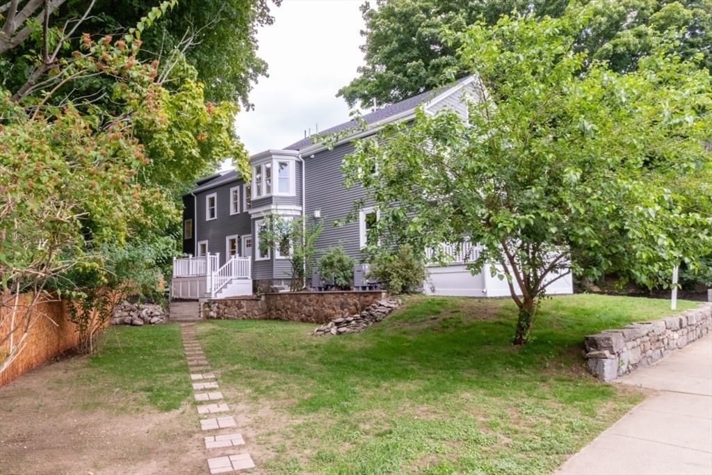 22 Bellevue St #1 Boston — Photo 3 of 35