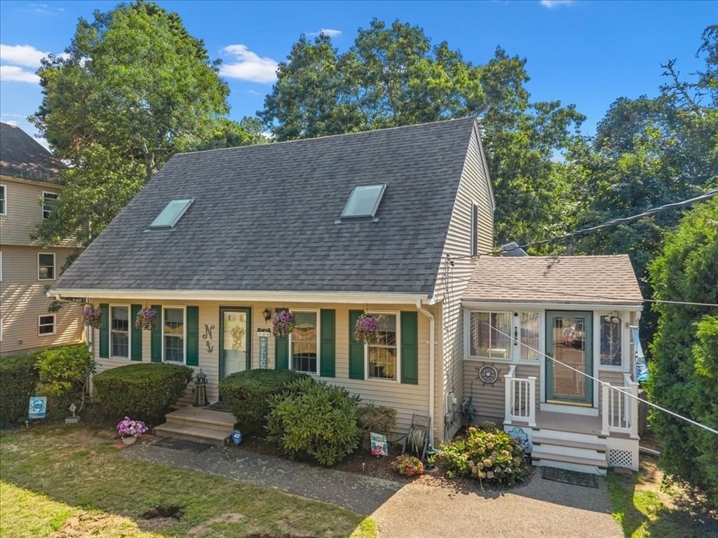 108 Wareham Lake Shore Dr Wareham — Photo 2 of 42