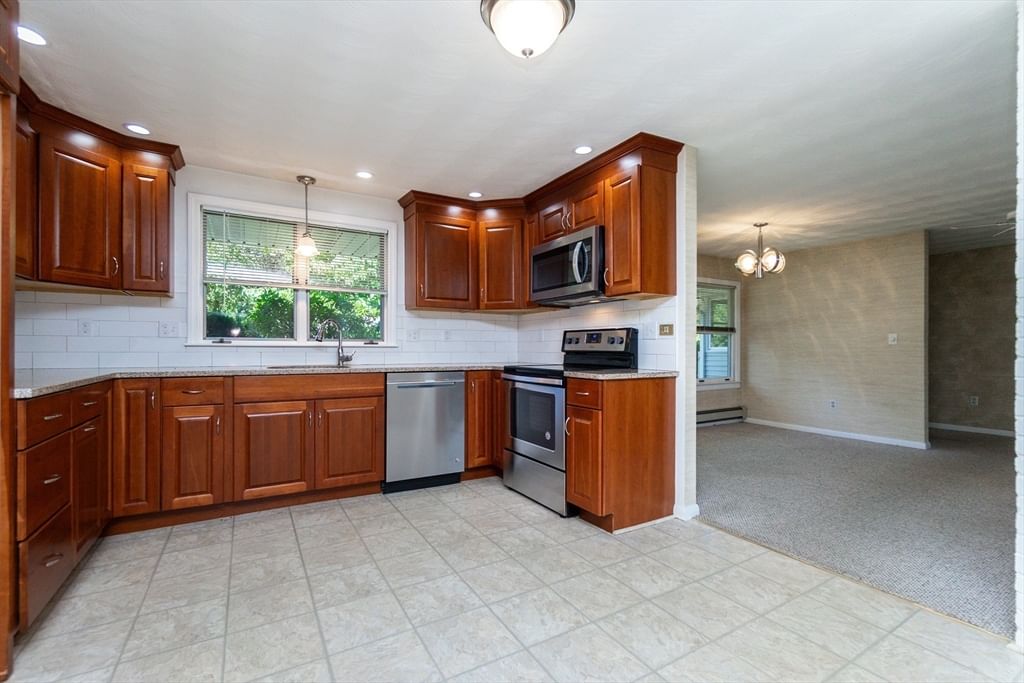 4 Craig Rd Framingham — Photo 7 of 42