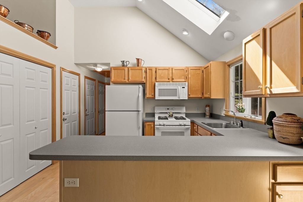 137 Wianno Circle Barnstable — Photo 12 of 39