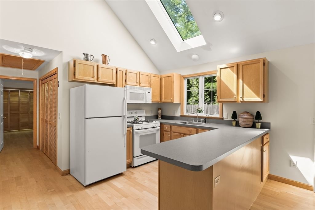 137 Wianno Circle Barnstable — Photo 13 of 39