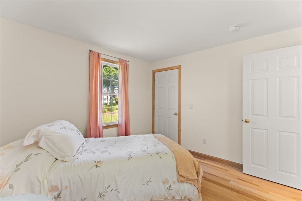 137 Wianno Circle Barnstable — Photo 17 of 39
