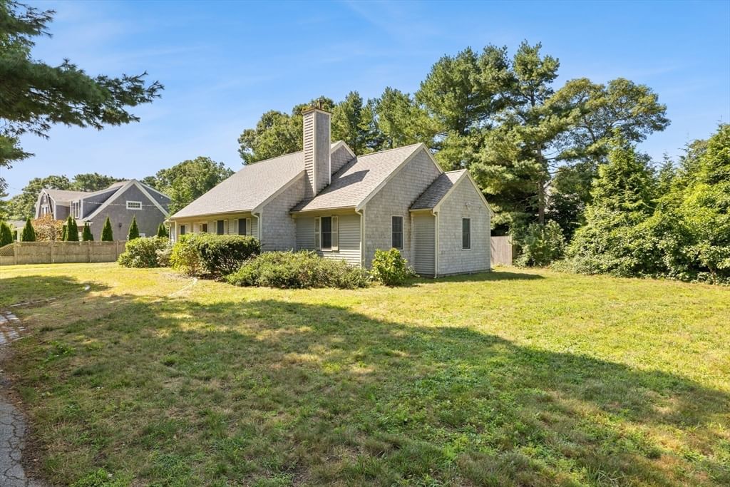 137 Wianno Circle Barnstable — Photo 7 of 39