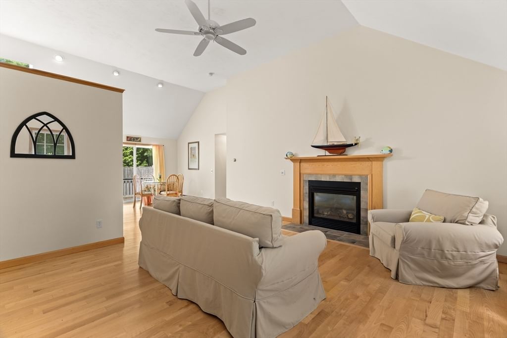 137 Wianno Circle Barnstable — Photo 9 of 39