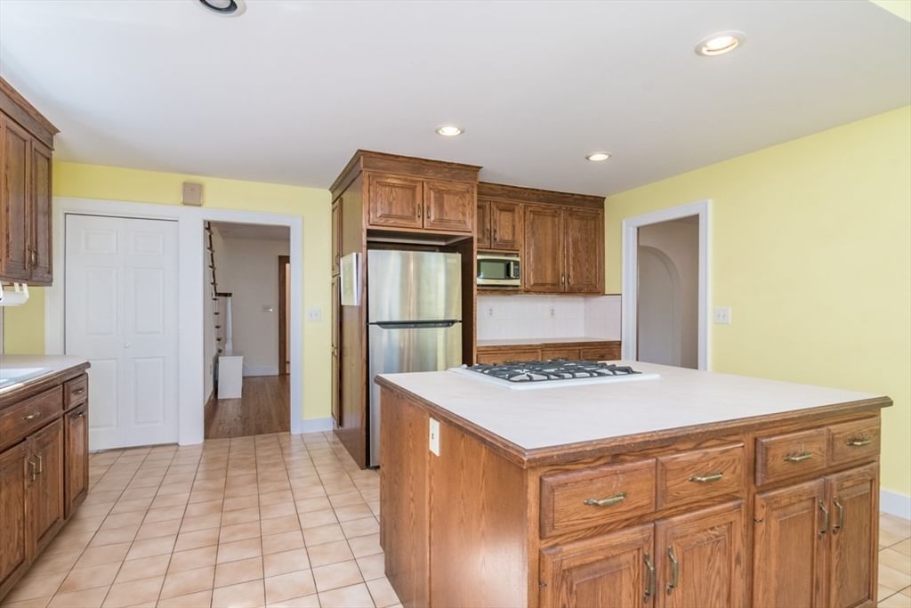 32 Elmwood Ave Longmeadow — Photo 12 of 39