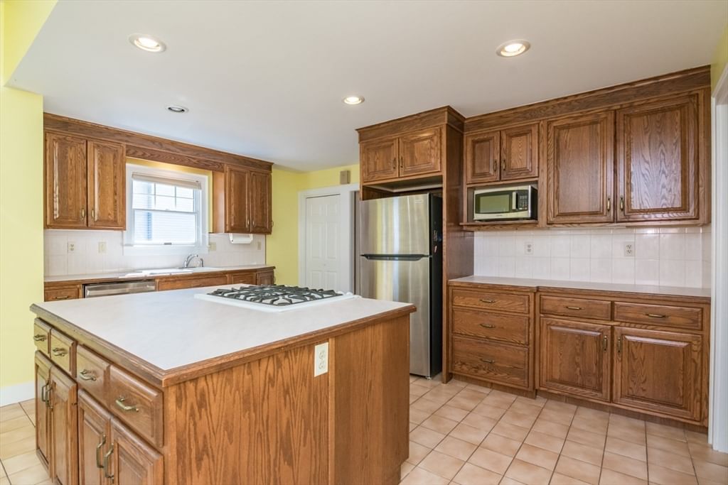 32 Elmwood Ave Longmeadow — Photo 13 of 39