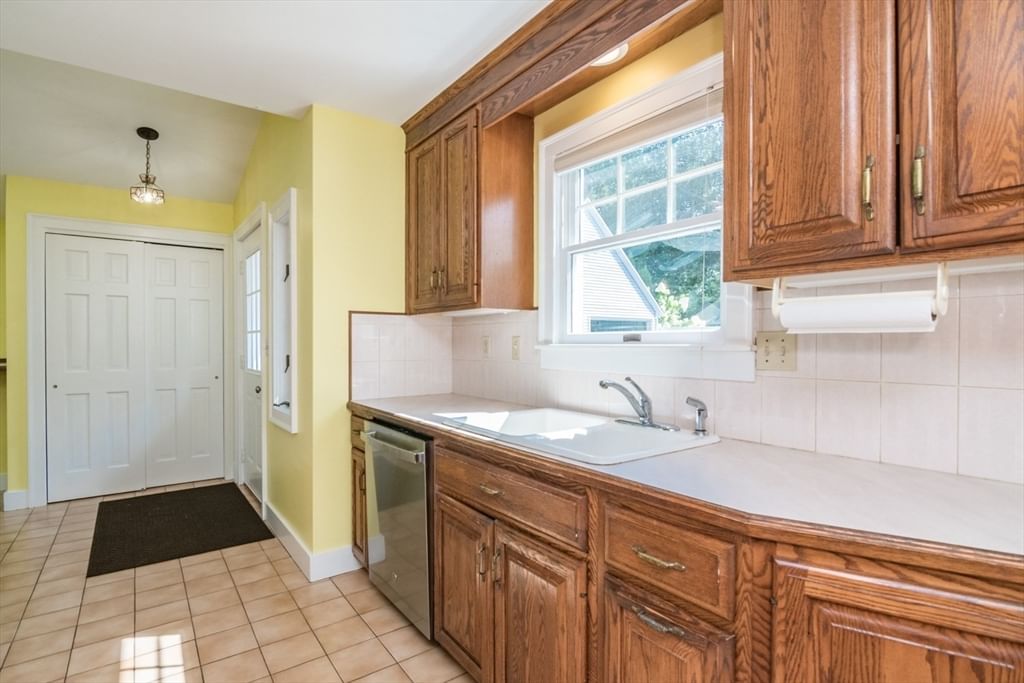 32 Elmwood Ave Longmeadow — Photo 14 of 39