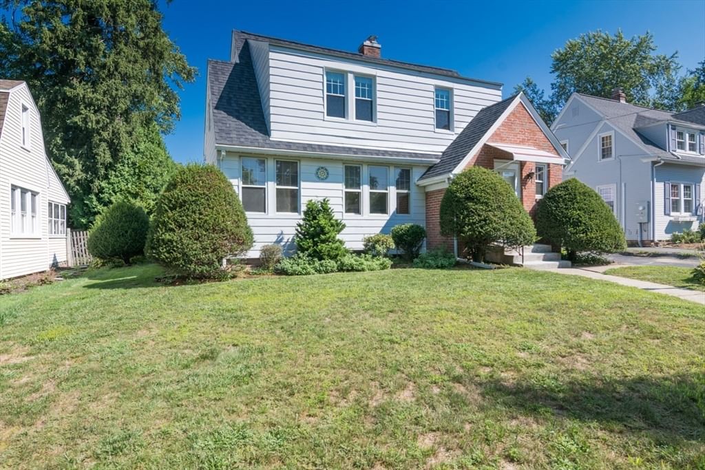32 Elmwood Ave Longmeadow — Photo 4 of 39