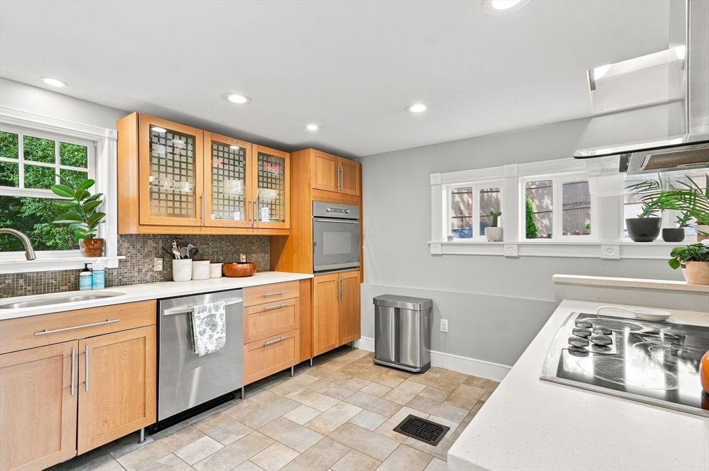 16 Wenham Street Danvers — Photo 10 of 39