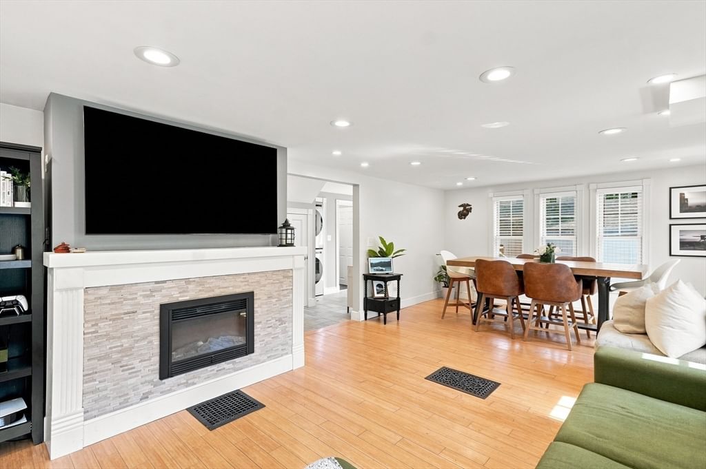 16 Wenham Street Danvers — Photo 5 of 39
