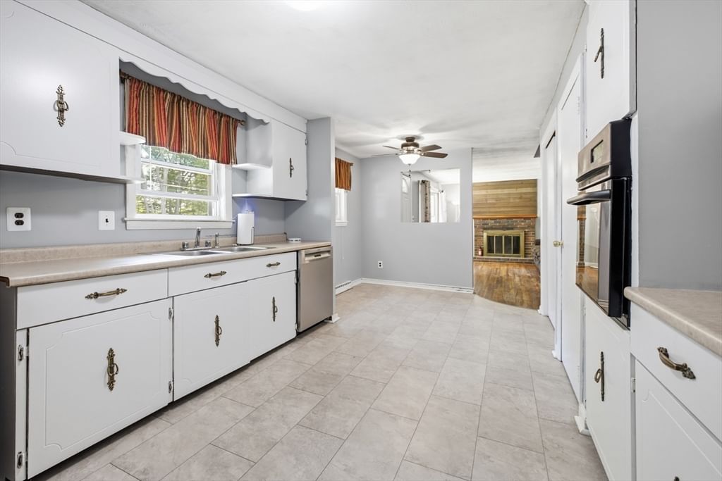 47 W Shore Rd, Holbrook, MA 02343 photo 2