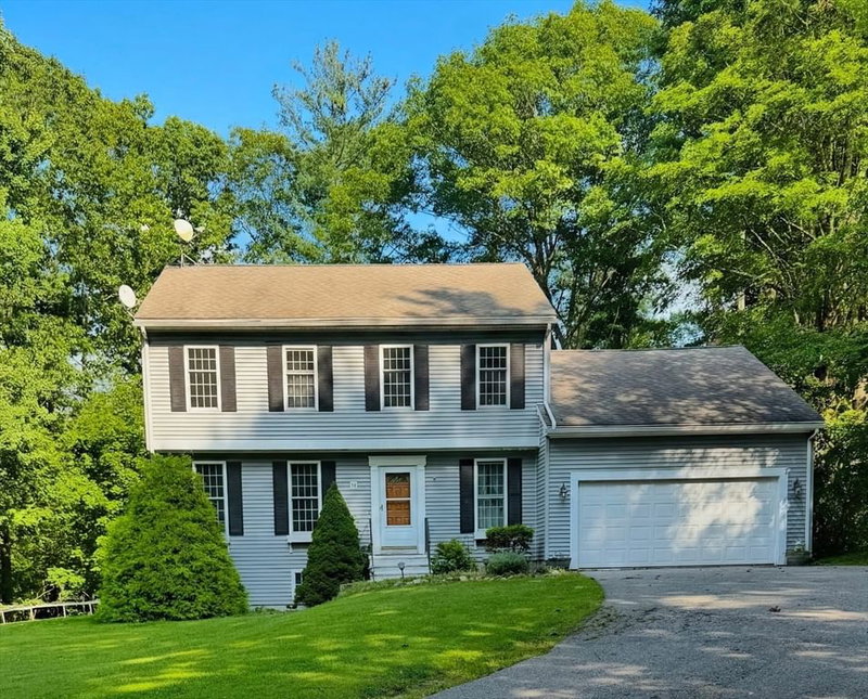 38 Lake St
