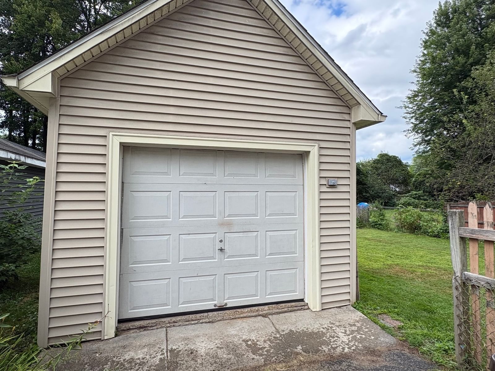88 Carr Avenue Agawam — Photo 30 of 40