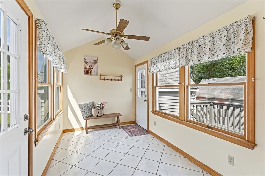 1251 Shawsheen St Tewksbury — Photo 2 of 42
