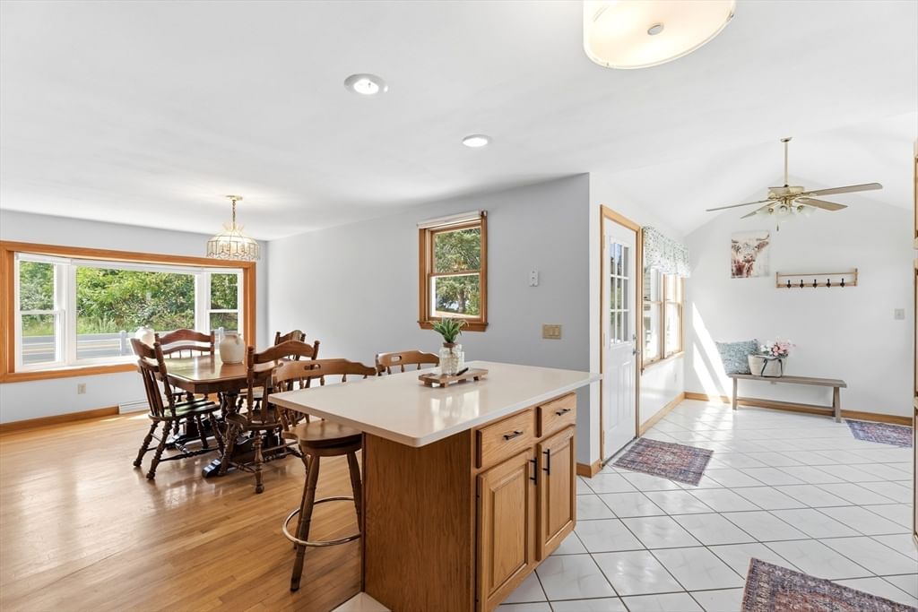 1251 Shawsheen St Tewksbury — Photo 5 of 42