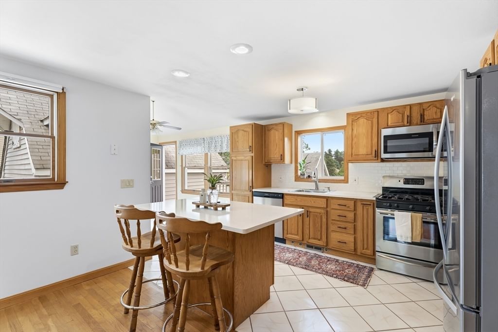 1251 Shawsheen St Tewksbury — Photo 6 of 42