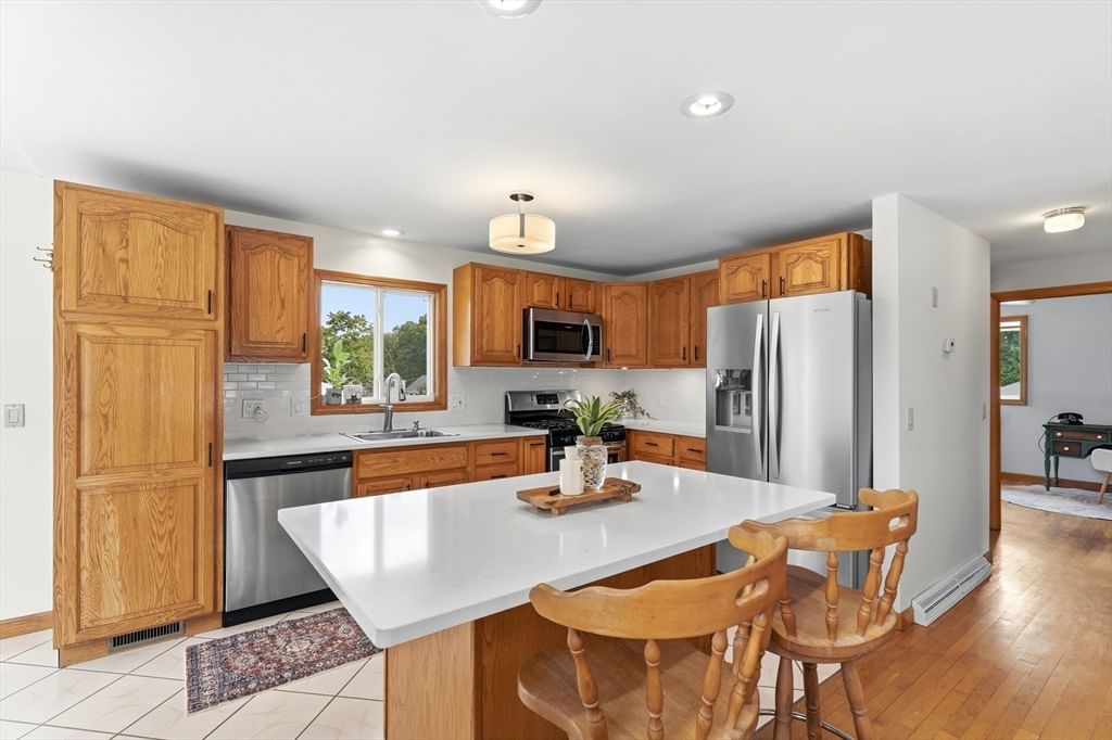 1251 Shawsheen St Tewksbury — Photo 7 of 42
