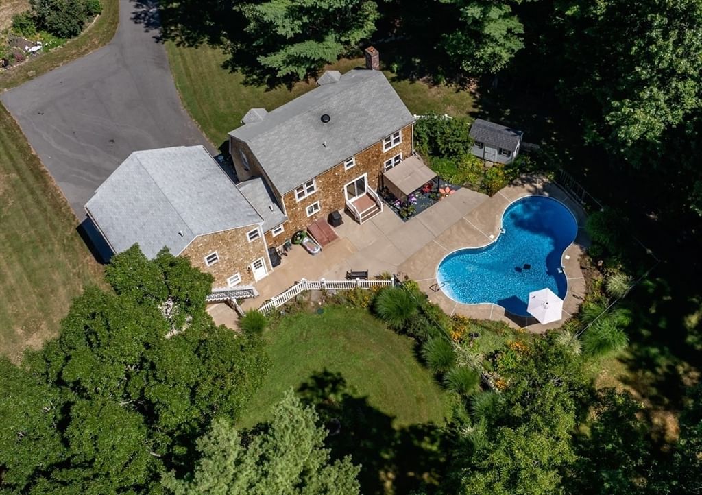 Property at 10 Brenrae Dr, Middleboro, MA 02346