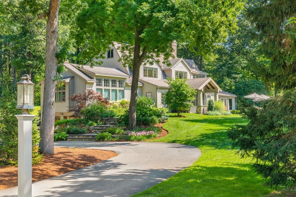 Property at 44 William Fairfield Dr, Wenham, MA 01984