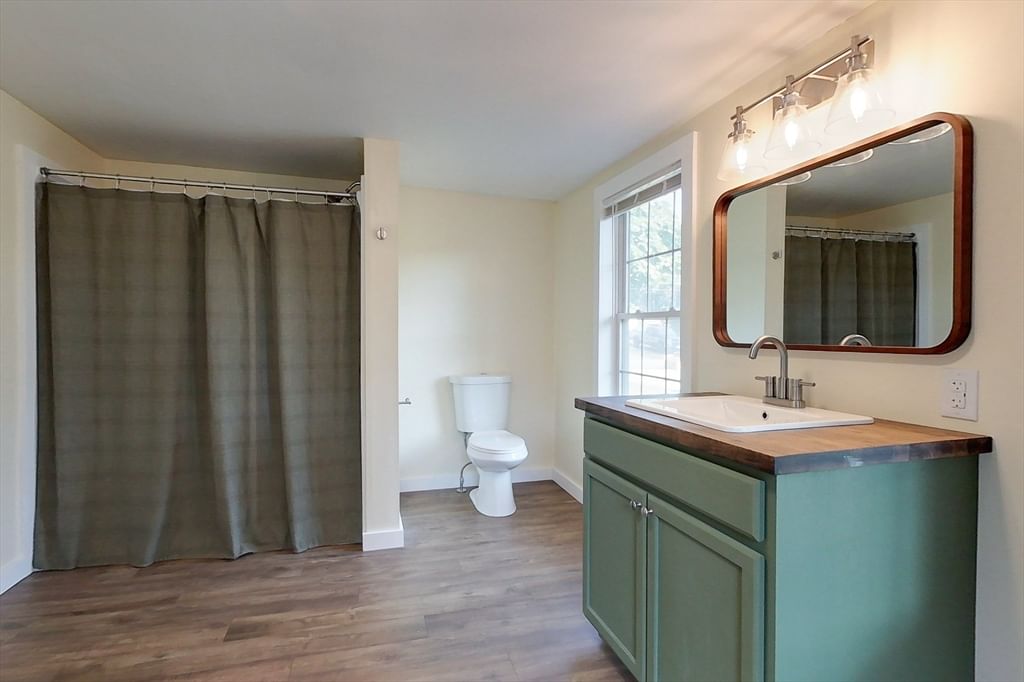 50 Whiting St Lunenburg — Photo 13 of 31