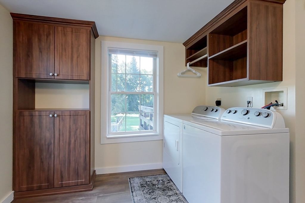 50 Whiting St Lunenburg — Photo 14 of 31