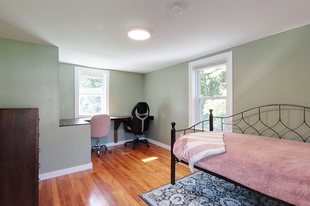 50 Whiting St Lunenburg — Photo 17 of 31