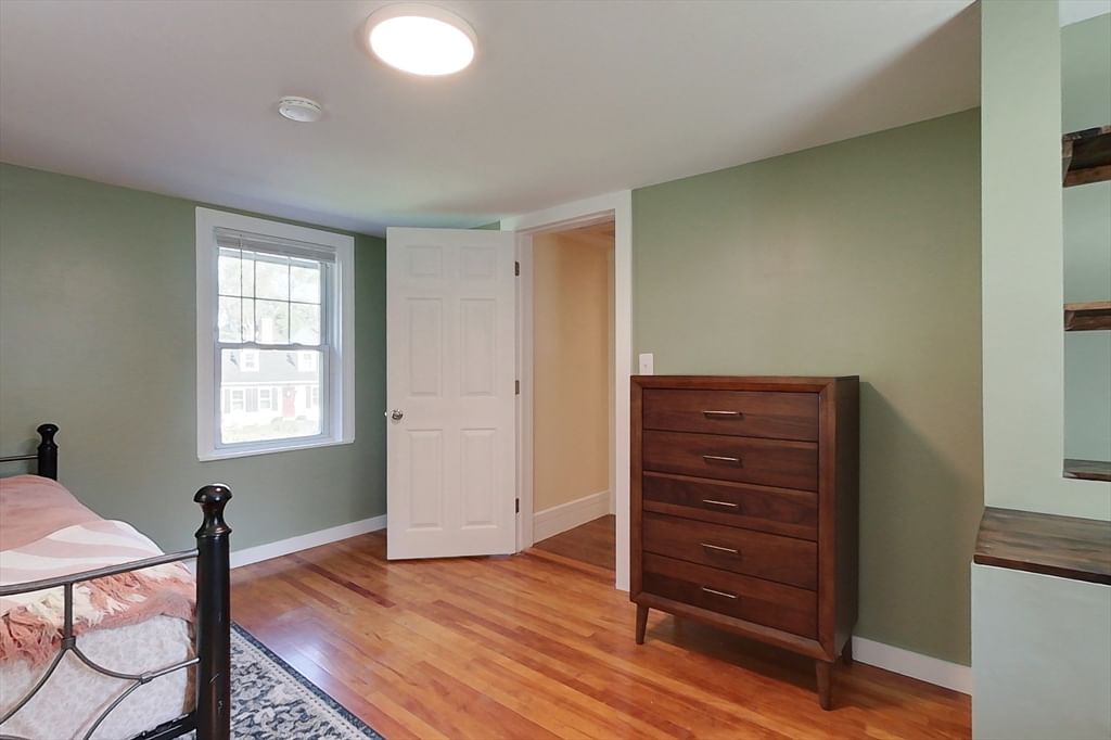 50 Whiting St Lunenburg — Photo 18 of 31