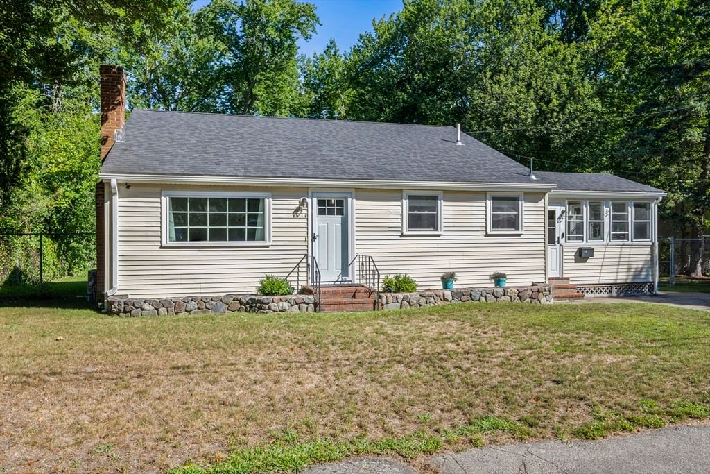 Property at 11 Virginia Cir, Randolph, MA 02368