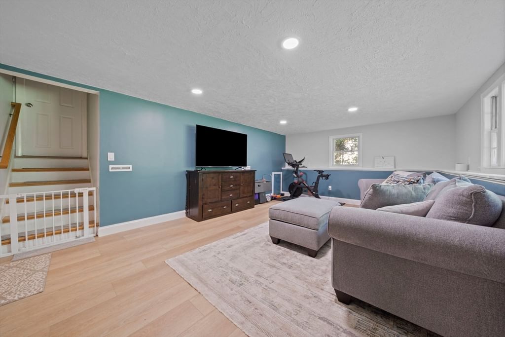 11 Virginia Cir Randolph — Photo 6 of 25